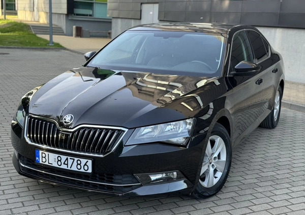 Skoda Superb cena 69900 przebieg: 168900, rok produkcji 2017 z Łomża małe 254